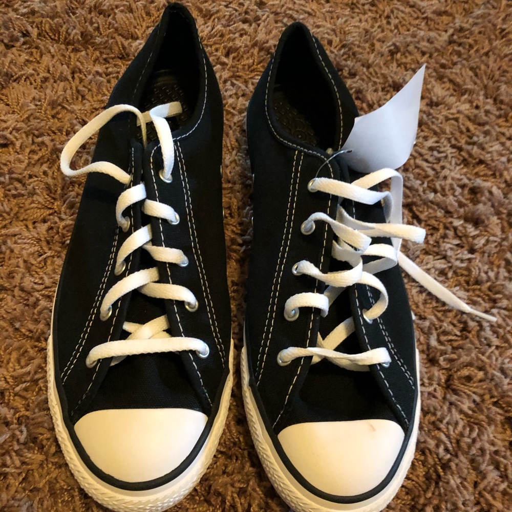 Women’s Converse Size 8.5